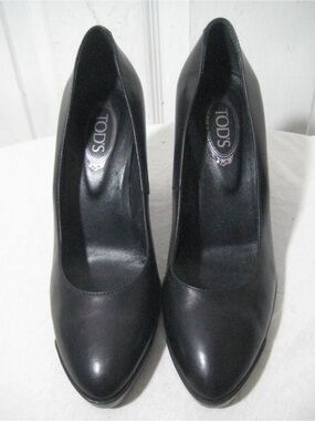 TOD'S Black Leather Pointed-Toe Pumps